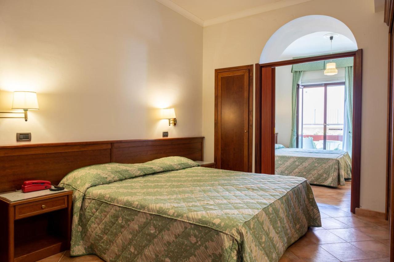 Hotel Montana Sant'Agata sui due Golfi Exterior photo