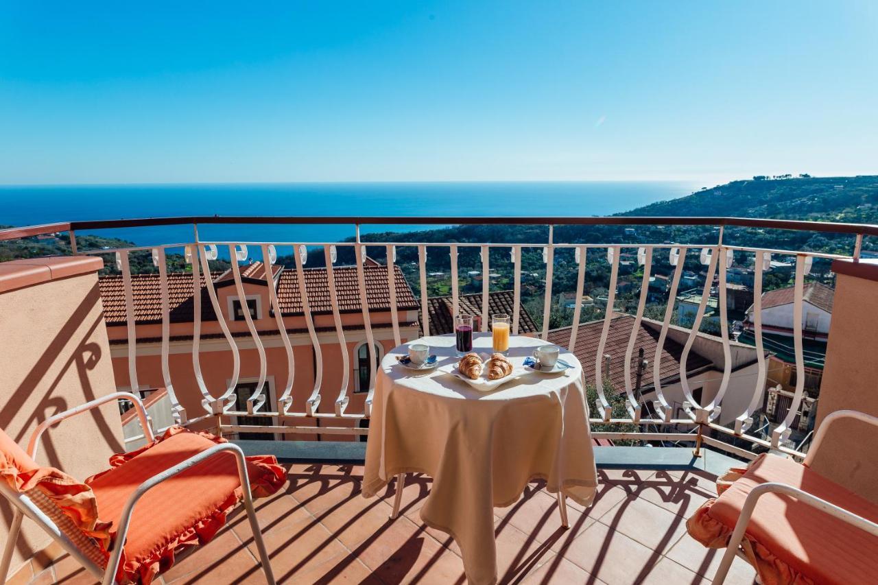 Hotel Montana Sant'Agata sui due Golfi Exterior photo